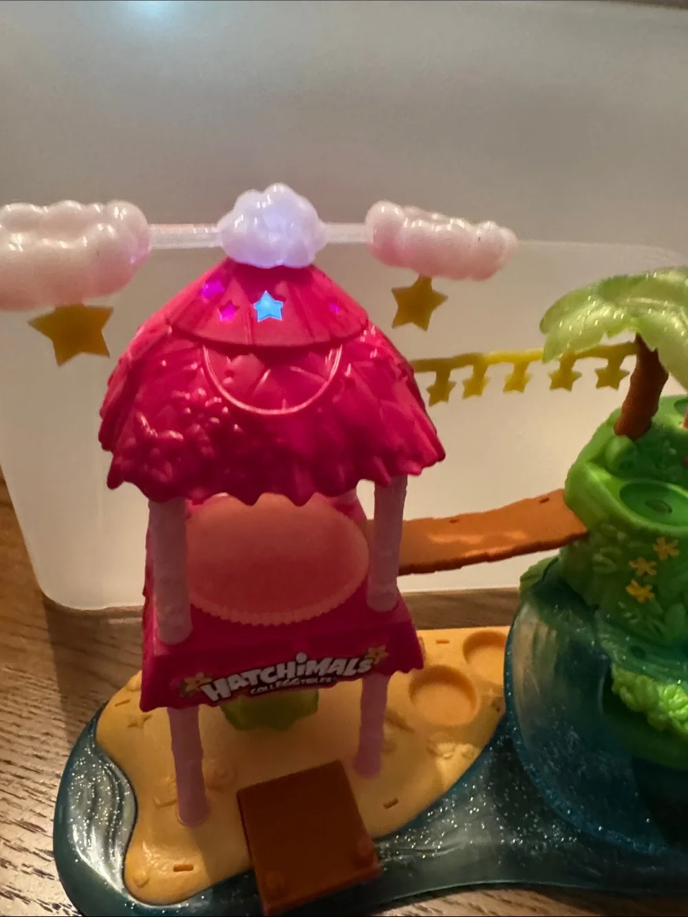 Hatchimals Colleggtible Tropical Island Party Set.